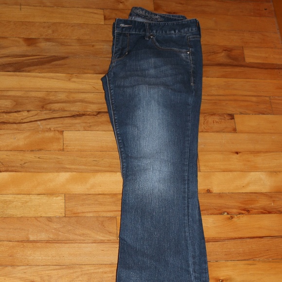 Barely Boot Low rise Express Jeans - Picture 4 of 4